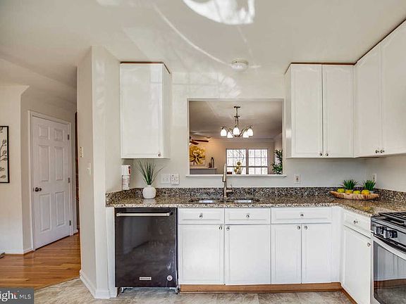 4th image of 601 Kings Crest Dr