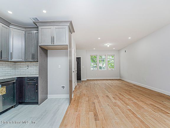 5th image of 22 Hope Ave
