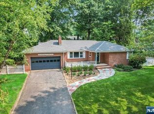 954 Phyllis Ln, Oradell, NJ 07649