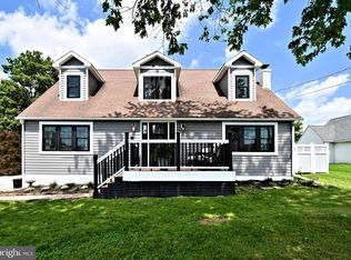 1437 Hilltop Rd, Pottstown, PA 19464