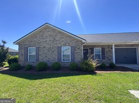 135 Shuman Ln, Dublin, GA