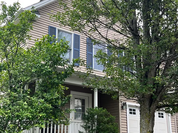 32 Copper Beech Ln #32, Portland, CT 06480