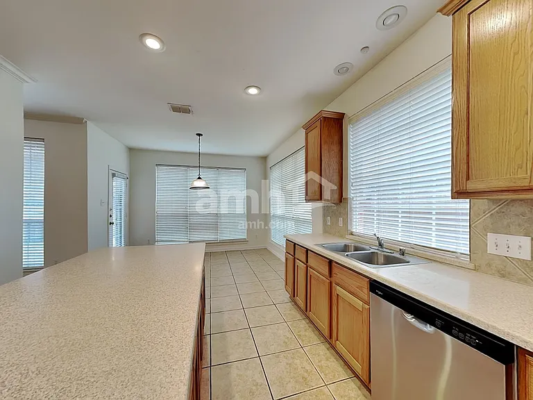 8001 Amesbury Ln — Photo 4