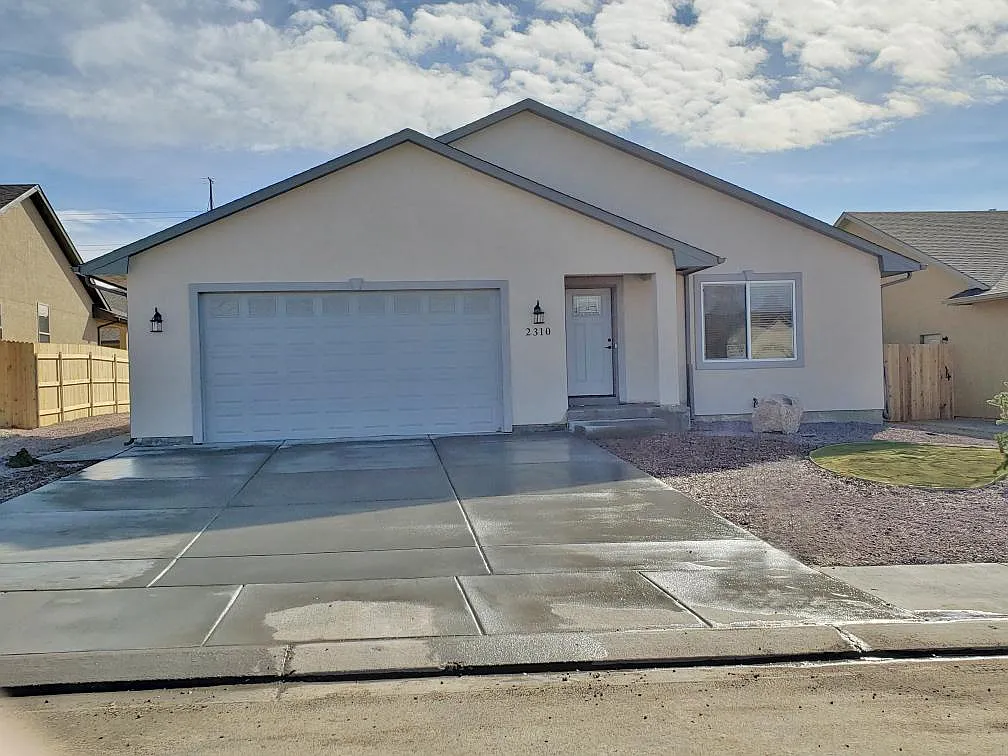 3 bed, 1400 sqft, $2,275 — Photo 1
