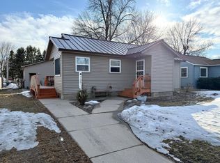 706 E Chestnut St, Redwood Falls, MN 56283