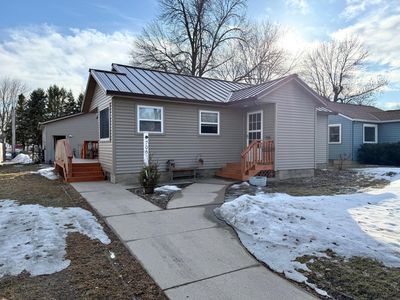 706 E Chestnut St, Redwood Falls, MN, 56283