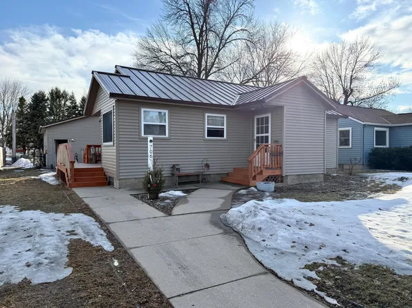 706 E Chestnut St, Redwood Falls, MN 56283