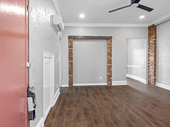 4th image of 2738 Riverside Ave #6
