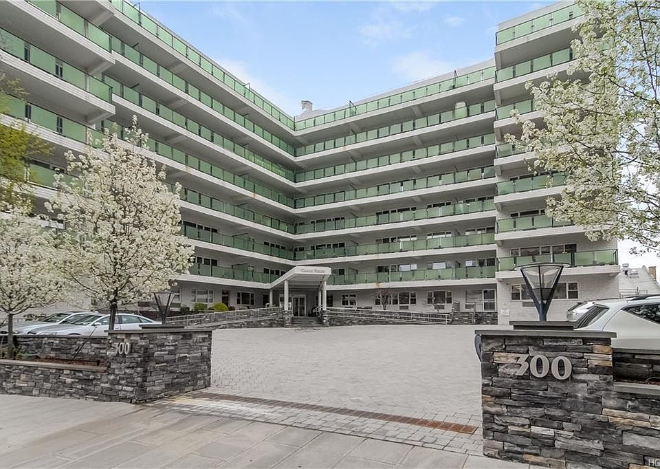 1st image of 300 Martine Ave