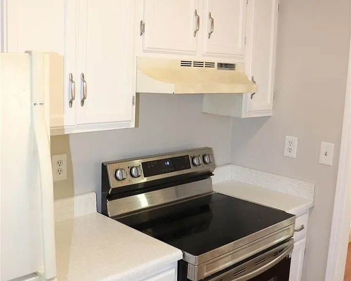 760 N Burbank Dr — Photo 8
