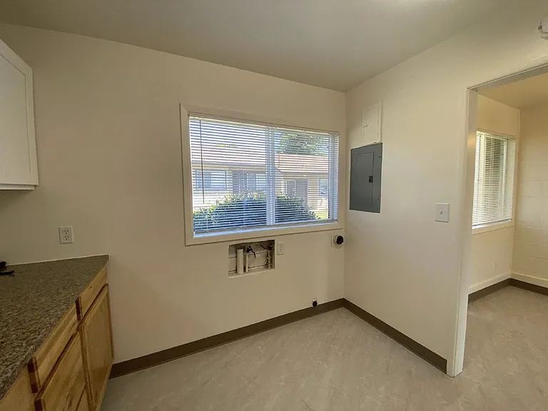 757 NE Alameda Ave — Photo 9