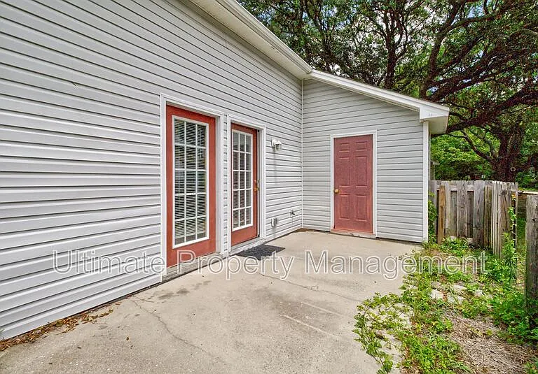 502 Shortfin Dr — Photo 6