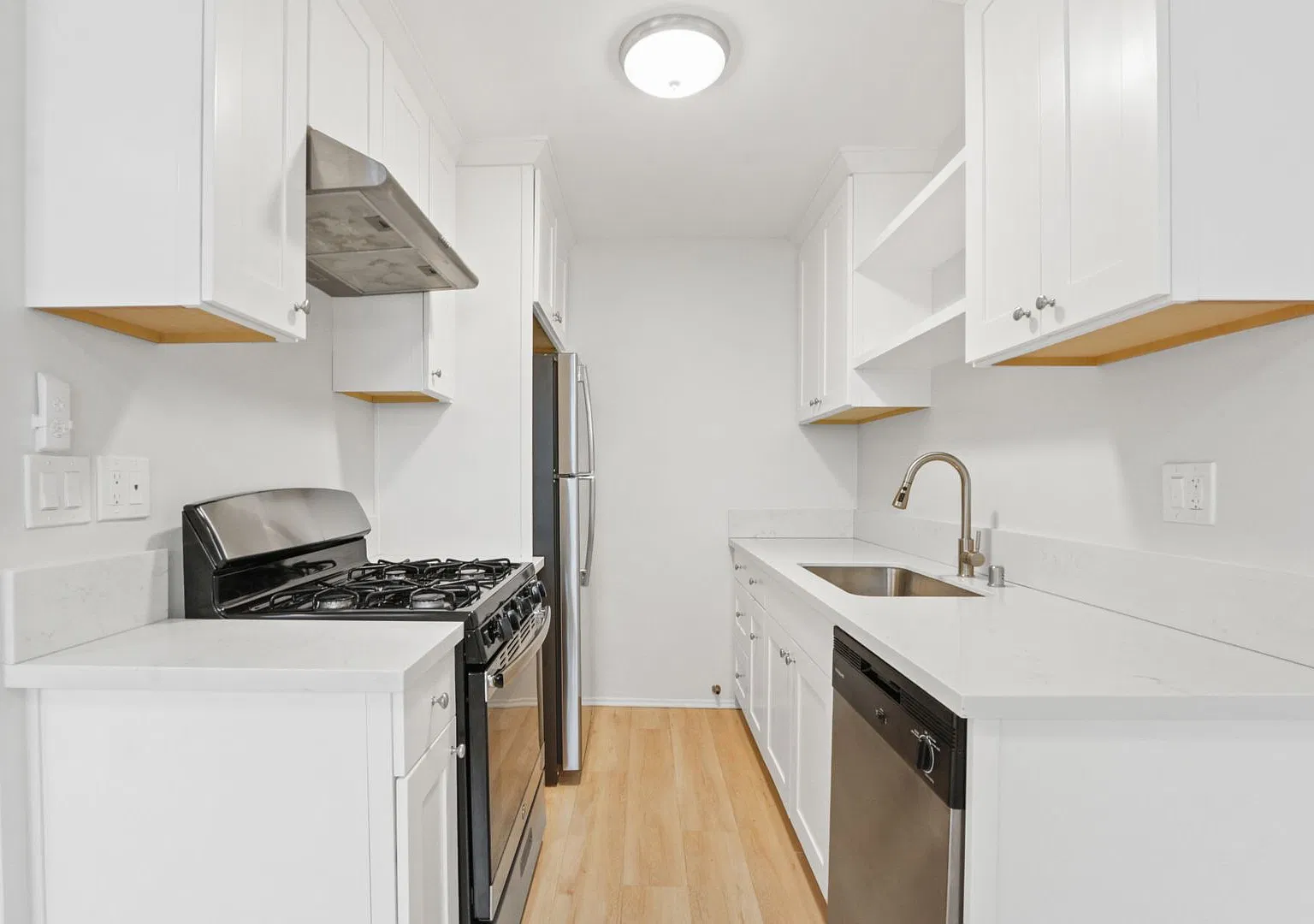 1451 Franklin St in Santa Monica! Steps to SM Blvd and near the Water Garden. — Photo 4