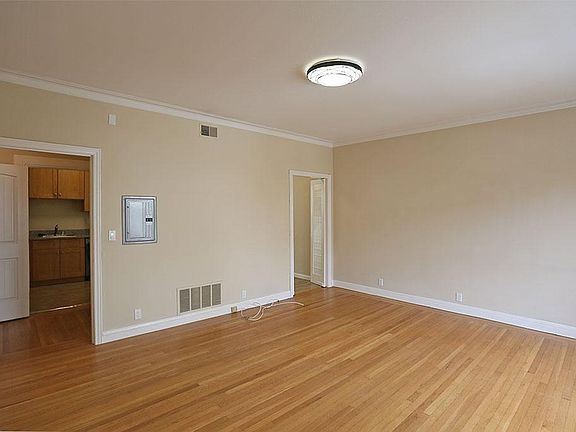 5th image of 2275 Francisco St #101