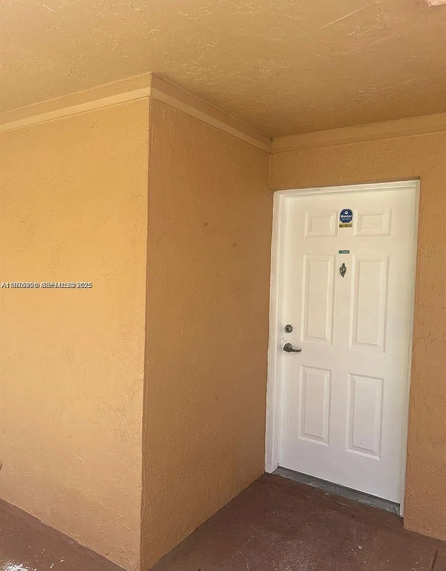 2 bed, 1000 sqft, $2,300 — Photo 4