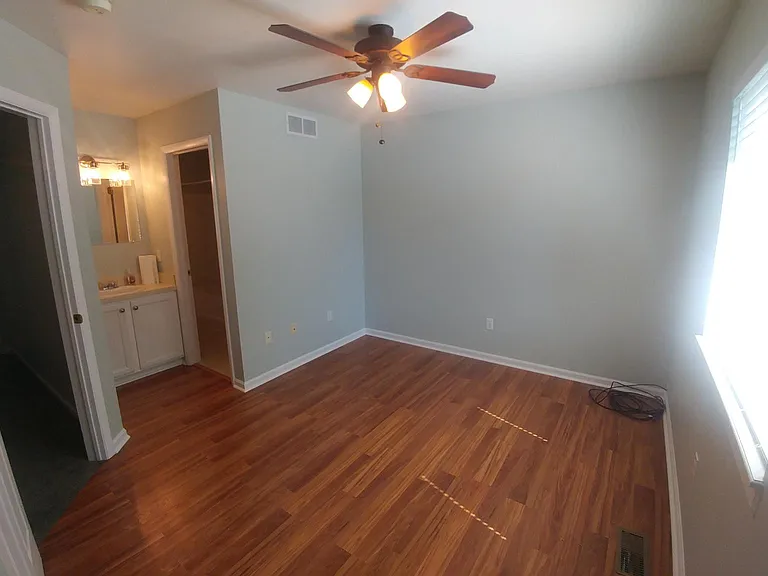 31 Evergreen St — Photo 5