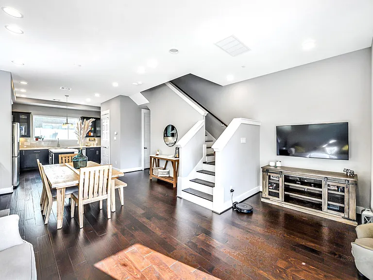 3105 Gillespie St — Photo 18
