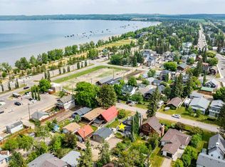 5014 NE 43rd St, Sylvan Lake, AB T4S 1C1