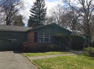 15 Thorntree Cir, Penfield, NY 14526