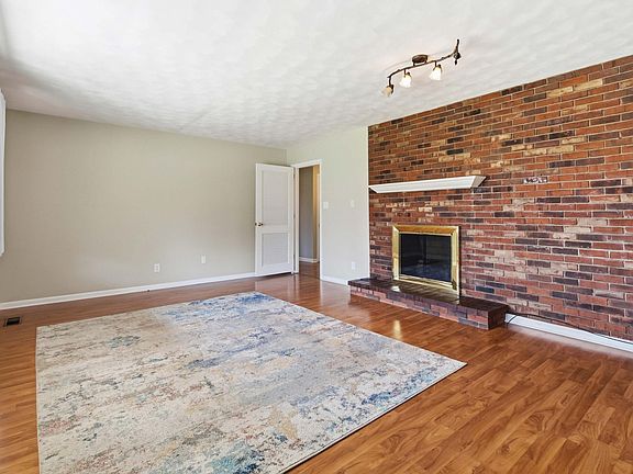 4th image of 169 Woodland Dr