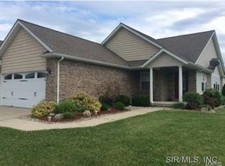 18074 W Oxford Rd W, Staunton, IL 62088