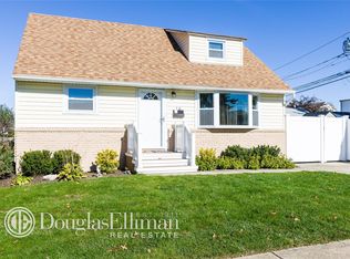 16 Fulton Ave, Hicksville, NY 11801