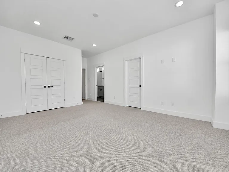 318 Neyland St — Photo 22