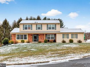 980 Crimson Ln, Pottstown, PA 19464