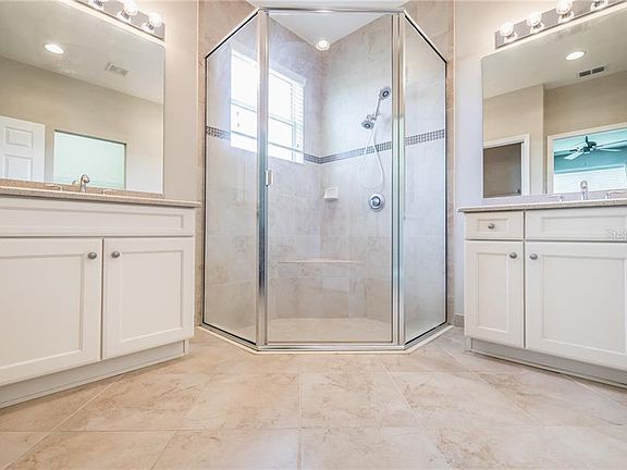 5th image of 15611 Aurora Lake Cir