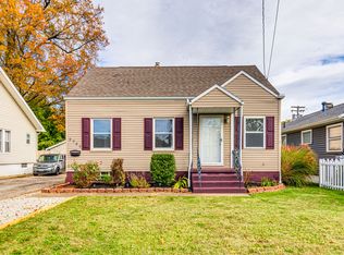 2703 Oakwood Dr, Cuyahoga Falls, OH 44221