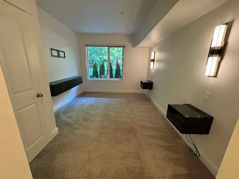 18707 SE Newport Way #111 — Photo 24