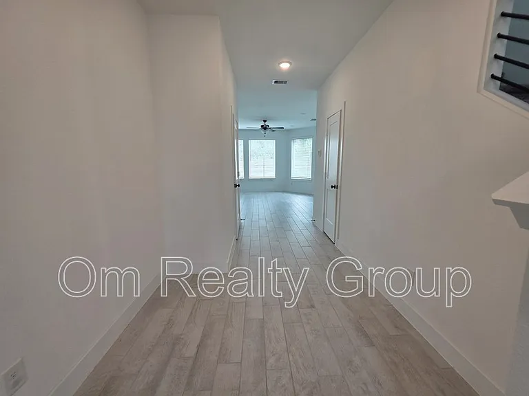 18710 Colorado River Ln — Photo 24