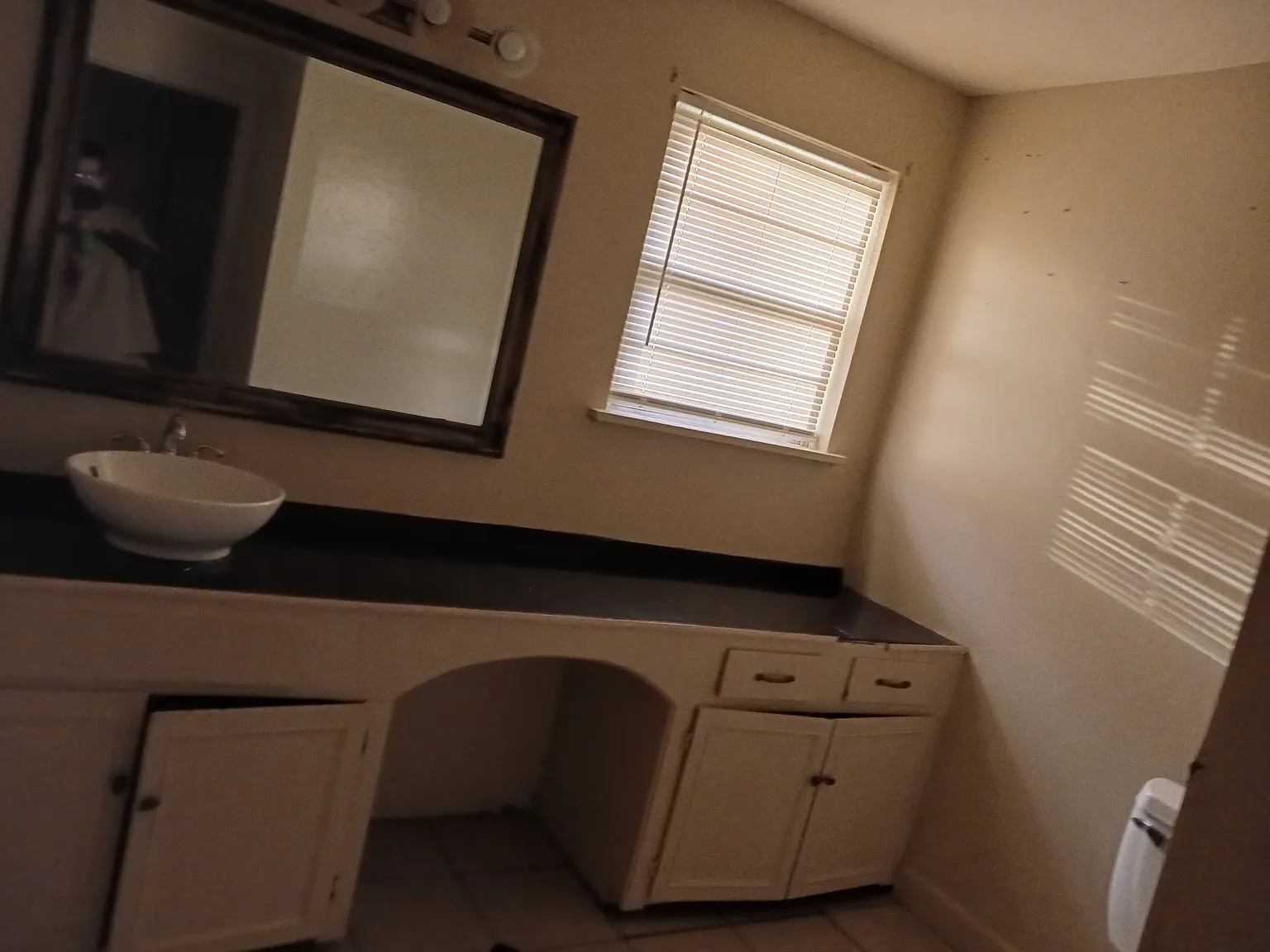 3 bed, 2.0 bath, 1500 sqft, $1,100 — Photo 3