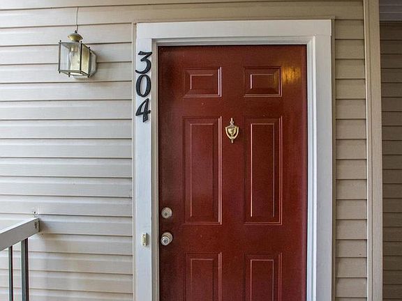 2nd image of 921 Hillside Lake Ter APT 304