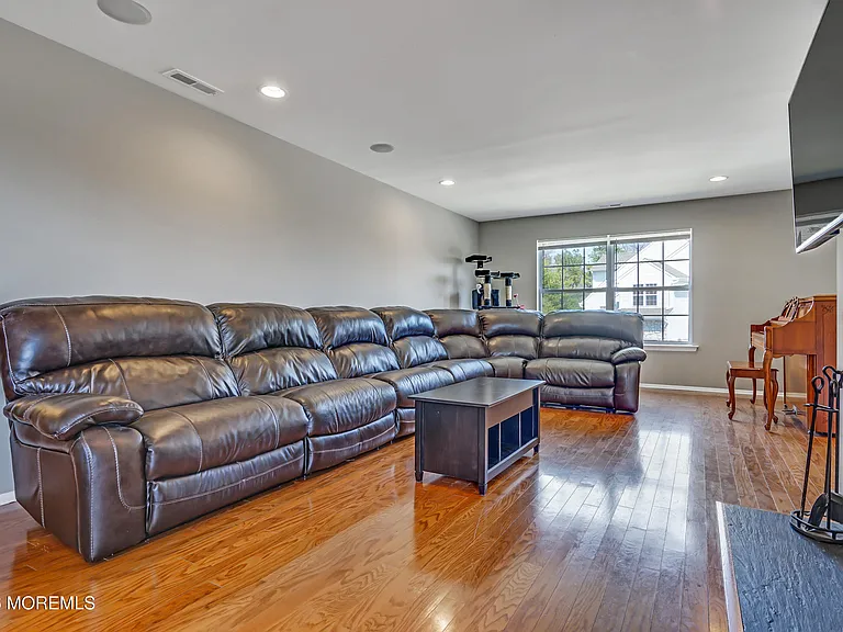 256 Tennis Ct — Photo 8