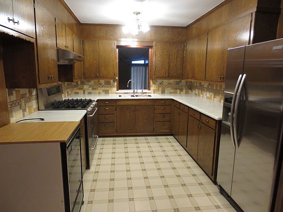 4th image of 308 N River St