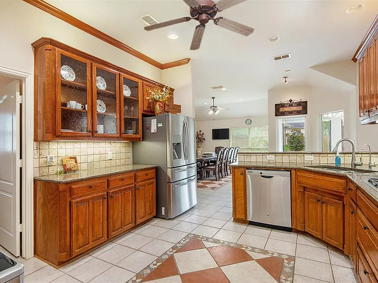 6925 Katherine Ct — Photo 15