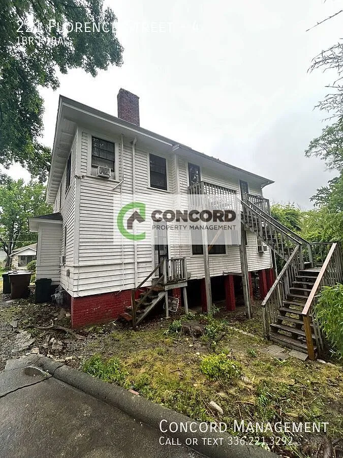 221 Florence Street - 4/Concordmgmt. Be aware of scams — Photo 2