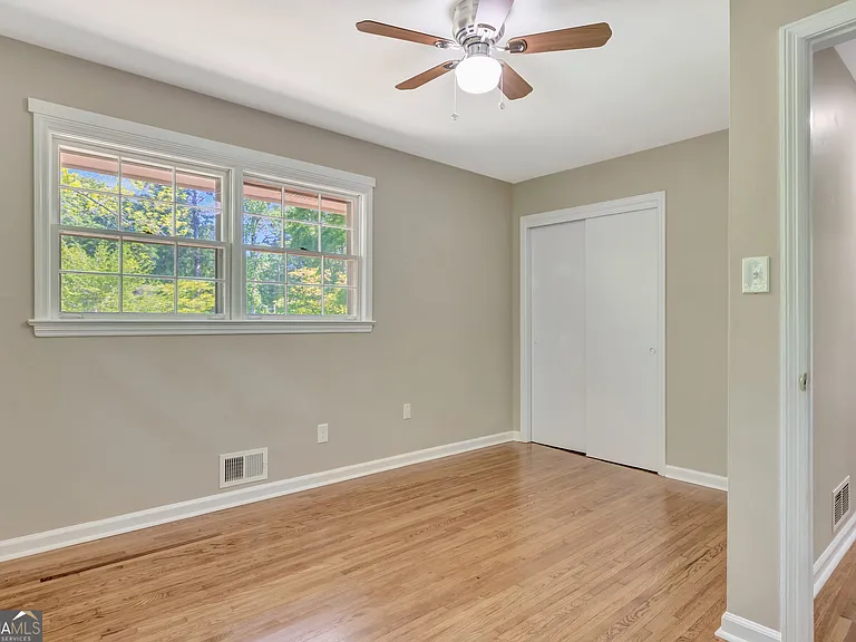 335 Kelly Dr — Photo 13