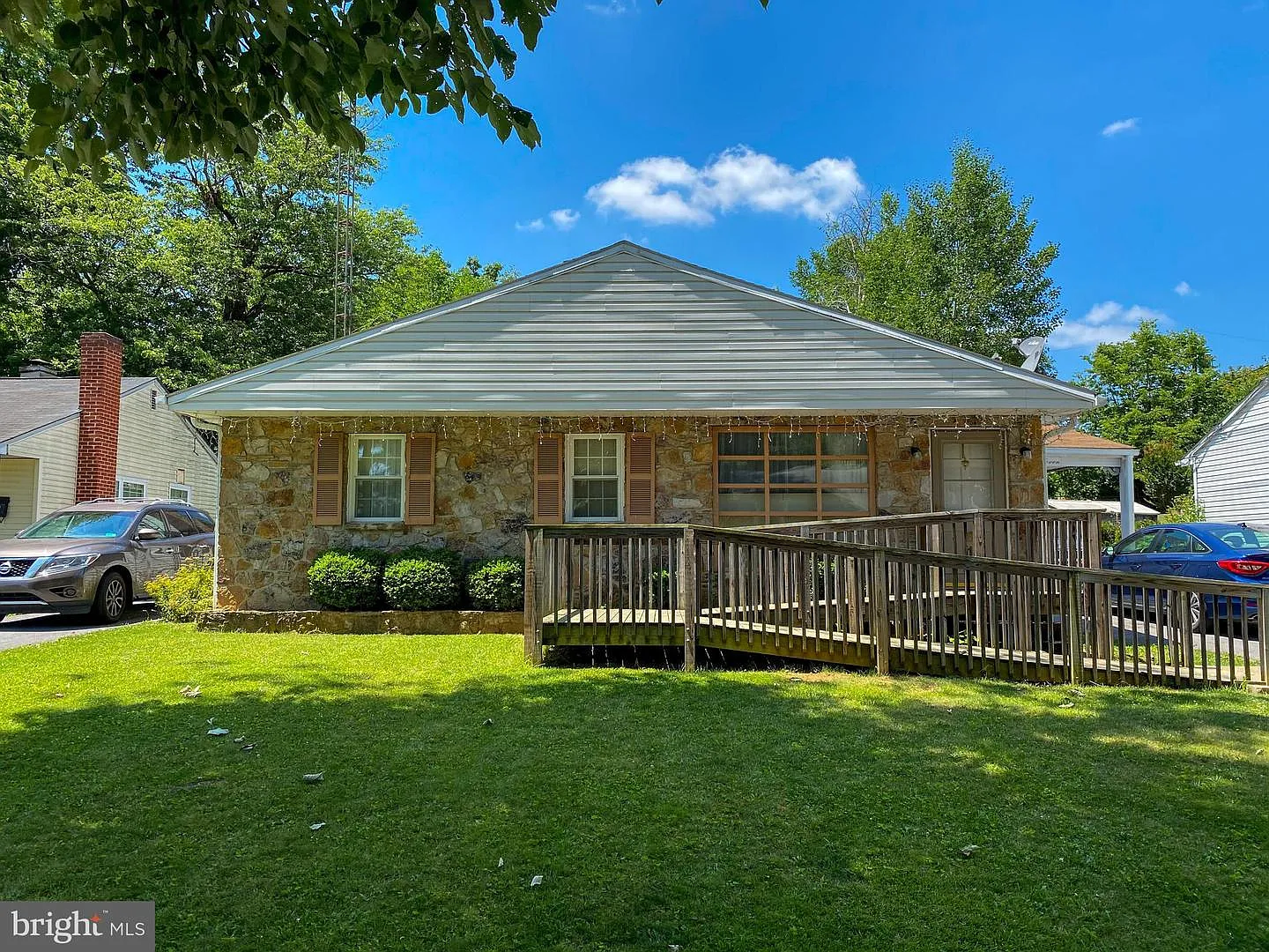 611 Linden Ln photo 1