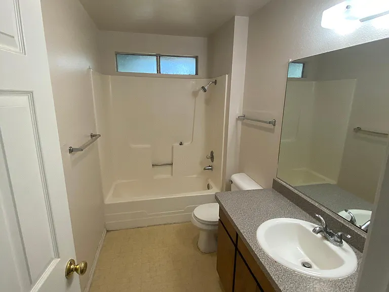 1279 Citrus Ave #B — Photo 6