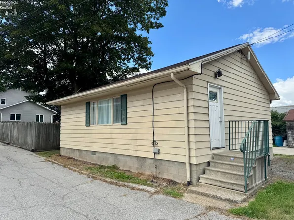 9 Herrick Aly, Monroeville, OH 44847