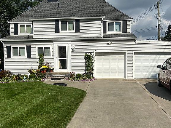 2nd image of 4695 Forest Ave