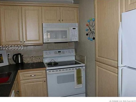 4th image of 2840 NE 14th St #111A