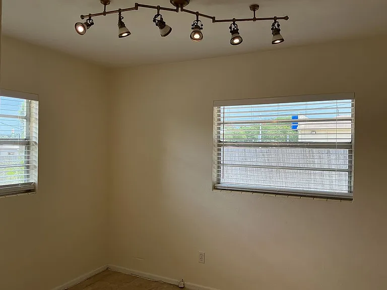 109 Eastway Dr — Photo 10