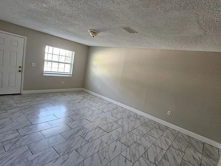 1013 Beecher St #1 — Photo 4