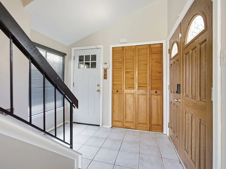 10805 Southall Dr — Photo 2