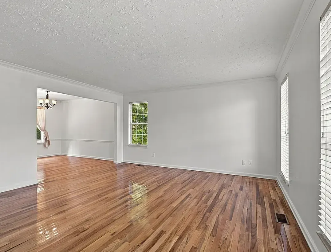 4 bed, 2.5 bath, 2359 sqft, $3,000 — Photo 2