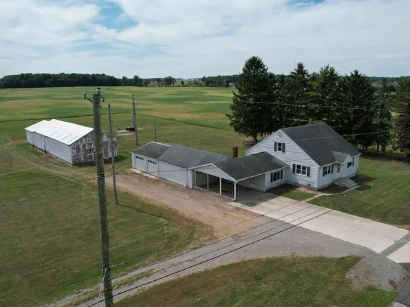 821 E Pike St, Jackson Center, OH 45334