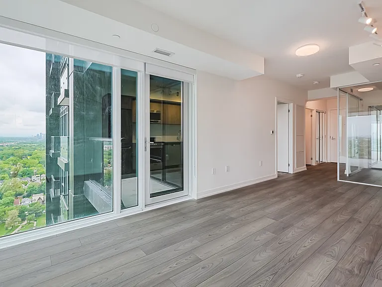 223 Redpath Ave — Photo 125